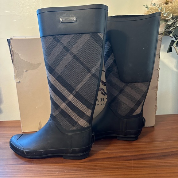 Burberry Rainboot Clemence size 37 never worn - Picture 4 of 11